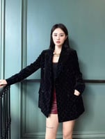 بليزر غوتشي المخملي المرصّع بالكريستال