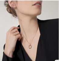 حلية متدلّية من مجموعة "ترينيتي"