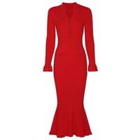 فستان سيلف بورتريه المحبوك بتطريز اللؤلؤ الأحمر