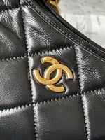 شنطة هوبو شانيل الصغيرة