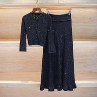 طقم تنورة وبلوزة ماكسي محبوكة مرصعة بأحجار الراين