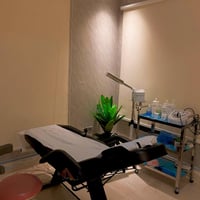 كشف لدى الاستشارية لعلاج الزوائد الجلدية الثالول –...