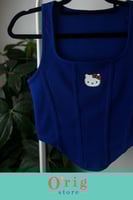 توب نسائي بشخصية هيلوكيتي