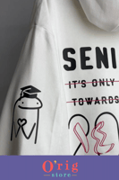 بلوفر تخرج قبعة واسم