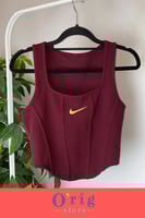 توب نسائي عنابي بشعار نايك