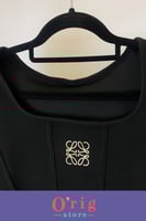 توب نسائي كم طويل بشعار لويفي