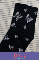 جوارب الفراشات السوداء