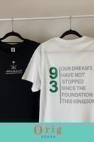 تيشيرت اليوم الوطني نحلم ونحقق