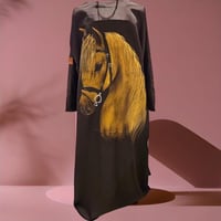 عباية مميزة مع رسم الخيل اليدوي