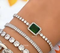 اسوار تنس مطلي مع حجر كرستال اخضر مطلي روديوم