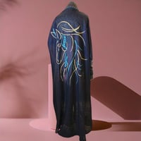 عبايات مميزة وأنيقة برسم يدوي