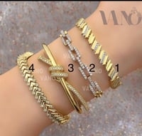 اساور مطلية ذهب