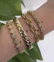 اساور مطلية ذهب