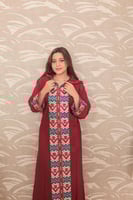 عبايه نسائي مطرزة بقبعه