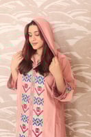 عبايه نسائي مطرزة بقبعه