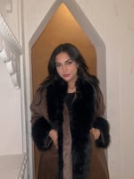 فروة نسائي قماش جلد مبطن بفرو من الداخل وفرو طويل...