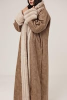 فروة نسائي قماش جلد مبطن بفرو من الداخل وفرو مدرب...