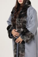 فروه نسائي قماش شامواه بفرو أرنب من الأطراف