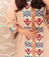 عبايه نسائي مطرزة بقبعه