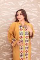 عبايه نسائي مطرزة بقبعه