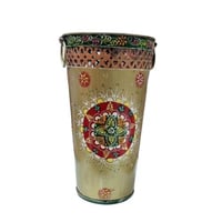 سلات زرع حديد رسم وسط