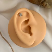 بيرسنق طبي فضي نجمة كرستال 16g