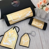 طقم للسيارة بالاسم