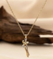 سلسال العناق ( ليحتضنك دائما بدلاٌ عني )