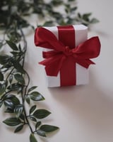 تغليف هدايا ( لون ابيض ) 2