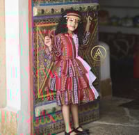 فستان سدو احمر بشعار يوم التاسيس