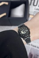 ساعة بتصميم شعار الاتحاد