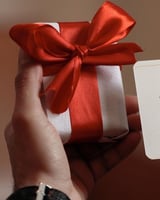 تغليف هدايا ( لون ابيض ) 2