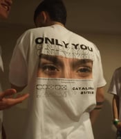 تيشيرت بتصميم صوره عيون