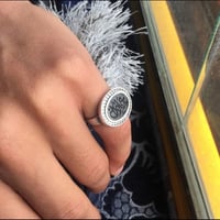 خاتم ملكي بالاسم مرصع بالزركون