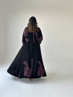 عباية ملكي مع ملكي مطرز وردي