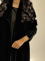 مخمل اسود مع تدخيلات مخمل منقط