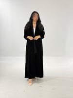 مخمل مع قيطان كحلي