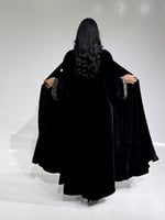 مخمل اسود مع أسواره جاكار بيج