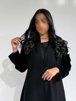 شاكيرا مع أكمام مخمل