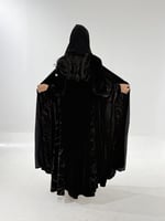 مخمل اسود مع تدخيلات مخمل اسود مطبوع