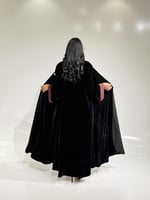 مخمل اسود مع سواره عنابي