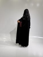 مخمل اسود مع سواره عنابي