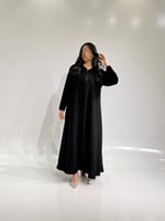 شاكيرا مع أكمام مخمل