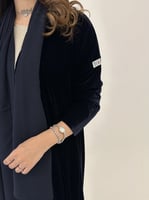 عباية مخمل أكمام ضيقة