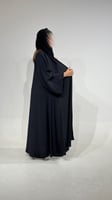 عباية كريب بحريني أسود أكمام واسعة
