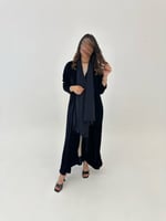 عباية مخمل أكمام ضيقة