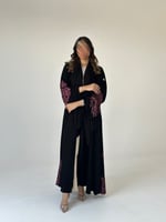 عباية ملكي مع ملكي مطرز وردي