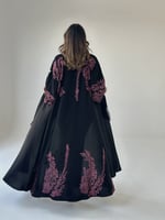 عباية ملكي مع ملكي مطرز وردي