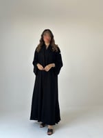 عباية ملكي مع ملكي مطرز أسود