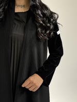 شاكيرا مع أكمام مخمل